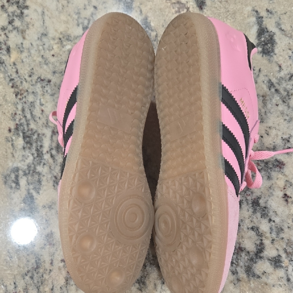 Messi Edition Adidas Pink Samba Sneakers.  Childrens Size 6/Womens Size 8. - Picture 5 of 8